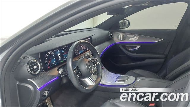 Mercedes-Benz E-Class 2022 — Фото 13/17