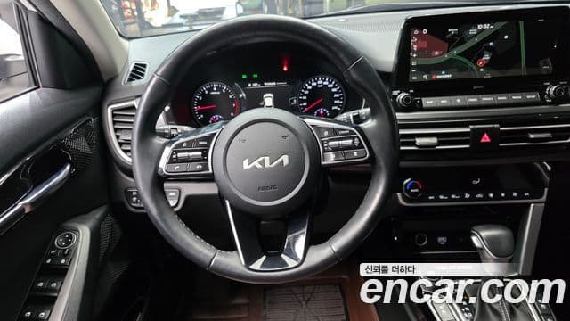 Kia Seltos 2022 — ფოტო 13/20