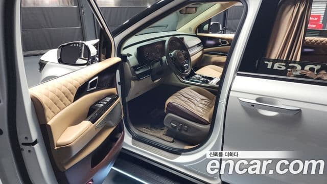 Kia Carnival 2022 — фото 10 из 20