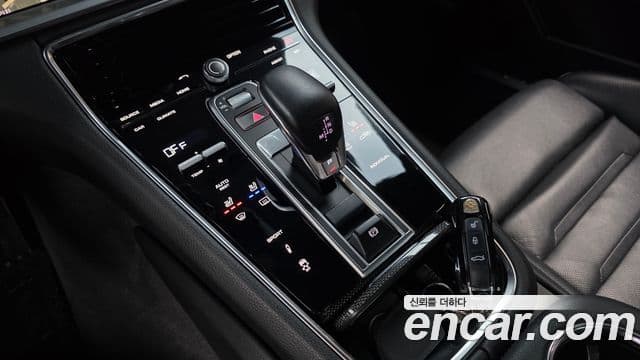 Porsche Panamera 2018 — Şəkil 9/20