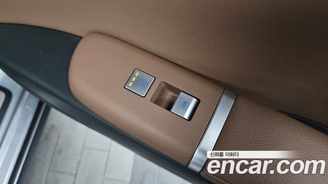 Hyundai Grandeur Hybrid 2023 — ფოტო 13/20