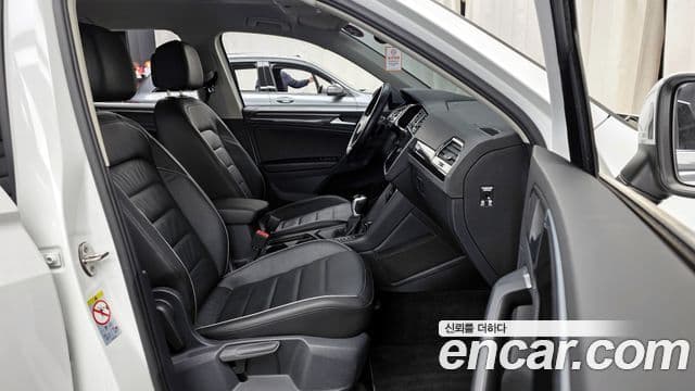 Volkswagen Tiguan 2022 — ფოტო 11/20