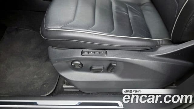 Volkswagen Tiguan 2022 — ფოტო 18/20