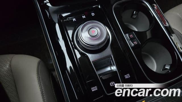 Kia Carnival 2021 — фото 9 из 20