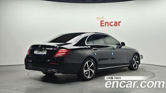 Mercedes-Benz E-Class 2019 — ფოტო 2/20