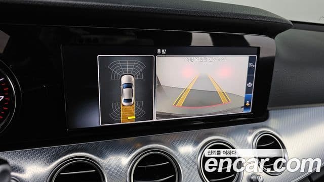 Mercedes-Benz E-Class 2019 — ფოტო 17/20