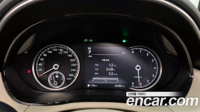 Genesis GV70 2022 — ფოტო 8/20