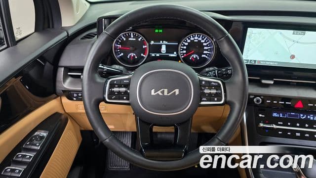 Kia Carnival 2022 — фото 14 из 20
