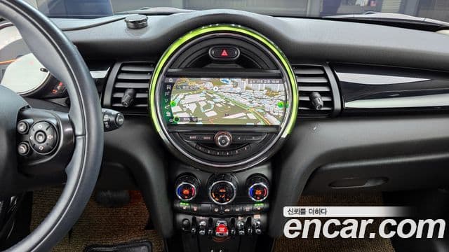 Mini Cooper 2020 — фото 15 из 20