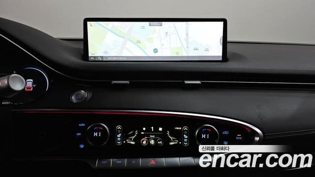 Genesis GV70 2022 — ფოტო 14/20