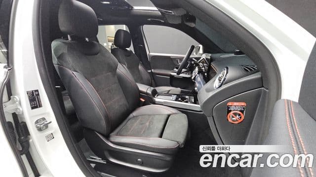 Mercedes-Benz GLB-Class 2024 — фото 11 из 20