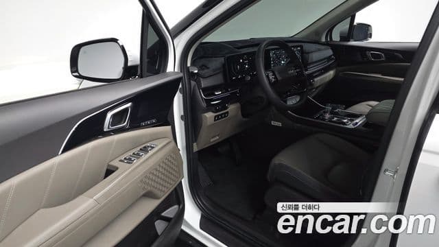 Kia Carnival 2025 — фото 11 из 20