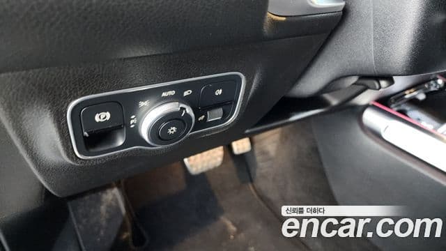 Mercedes-Benz GLB-Class 2020 — Şəkil 17/20