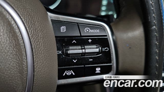 Kia Carnival 2023 — Şəkil 18/20