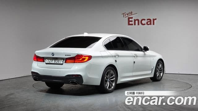 BMW 5 Series 2018 — ფოტო 2/20