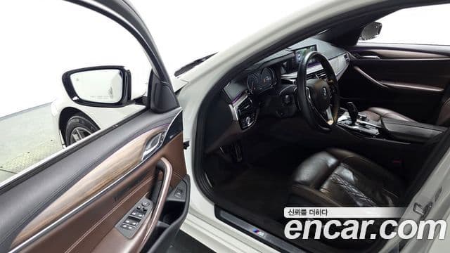 BMW 5 Series 2018 — ფოტო 11/20