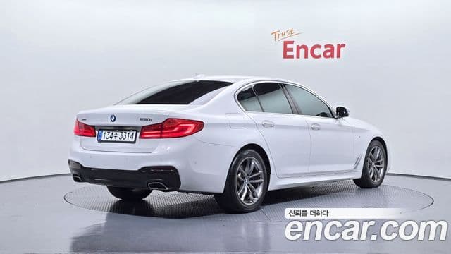 BMW 5 Series 2018 — ფოტო 2/20