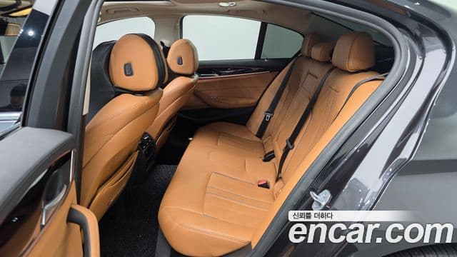BMW 5 Series 2019 — ფოტო 12/20