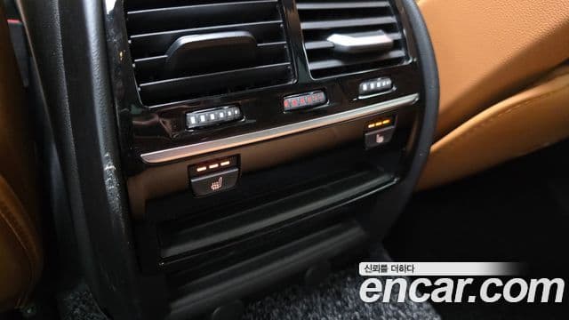 BMW 5 Series 2019 — фото 17 из 20