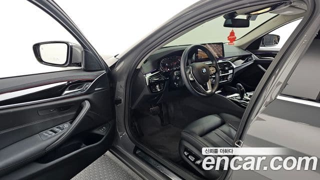 BMW 5 Series 2022 — фото 9 из 20