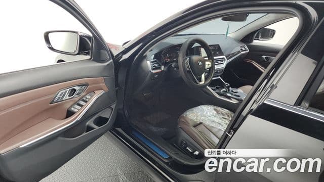 BMW 3 Series 2022 — фото 10 из 20