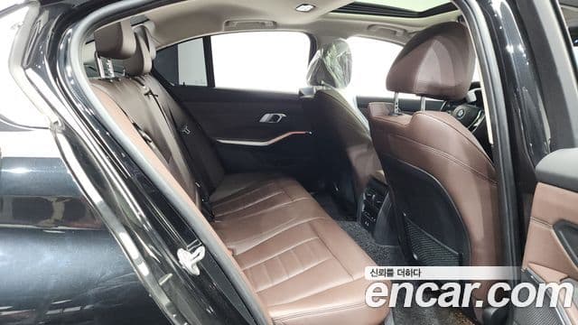 BMW 3 Series 2022 — фото 12 из 20