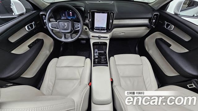 Volvo XC40 2023 — фото 7 из 20