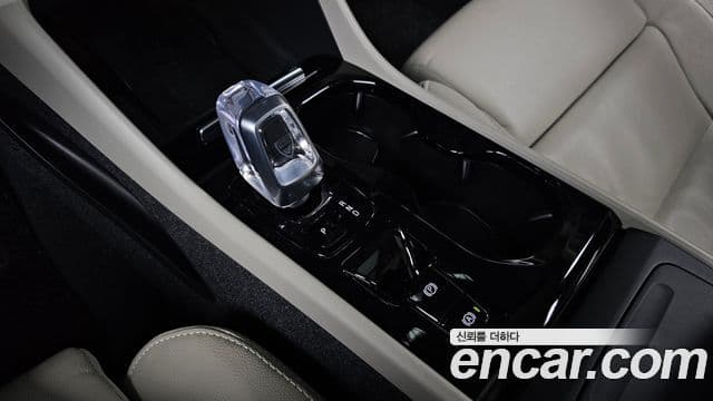 Volvo XC40 2023 — фото 9 из 20