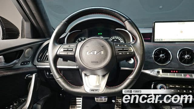 Kia Stinger 2022 — Şəkil 13/20