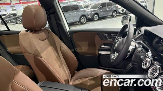 Mercedes-Benz GLB-Class, 2025