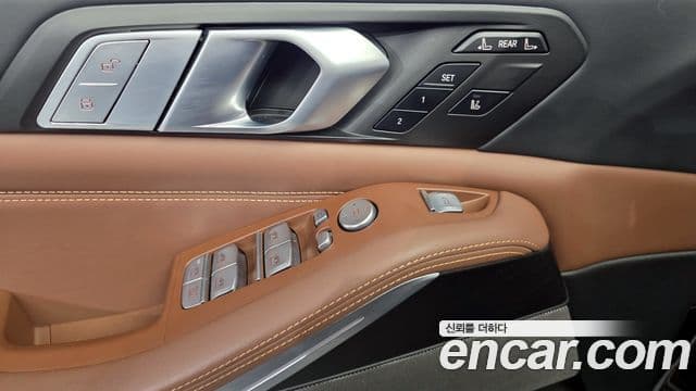 BMW X7 2022 — ფოტო 14/20