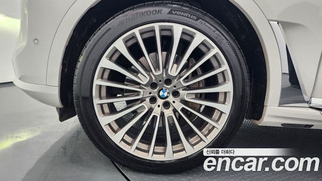 BMW X7 2023 — ფოტო 5/20