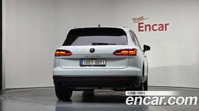 Volkswagen Touareg 2020 — ფოტო 4/20