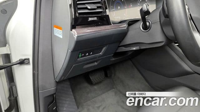 Volkswagen Touareg 2020 — ფოტო 17/20