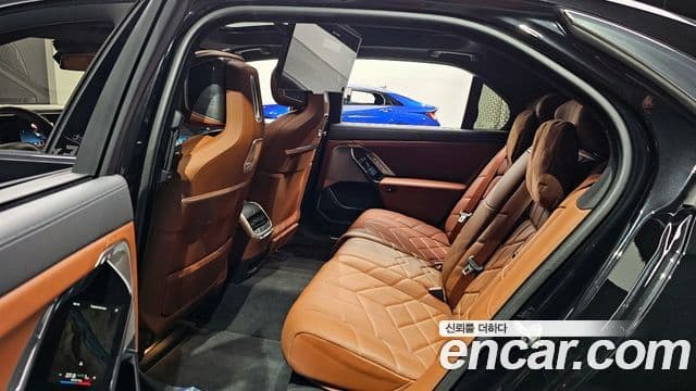 BMW 7 Series 2024 — фото 12 из 20