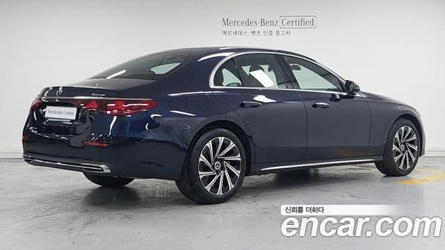 Mercedes-Benz E-Class 2025 — Photo 17/17