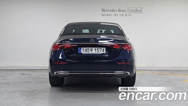 Mercedes-Benz E-Class 2025 — Photo 12/17