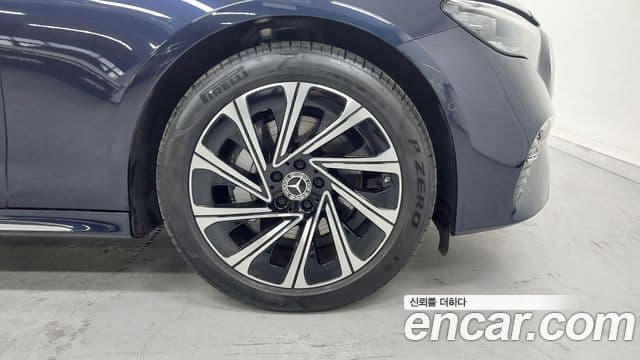Mercedes-Benz E-Class 2025 — Photo 6/17