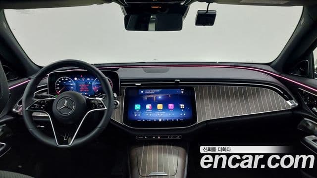 Mercedes-Benz E-Class 2025 — Photo 5/17