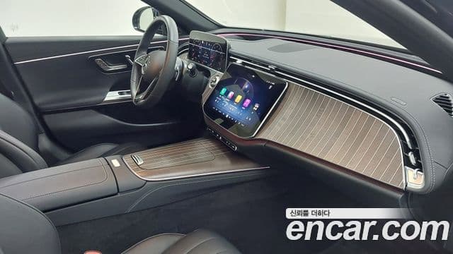 Mercedes-Benz E-Class 2025 — Photo 1/17