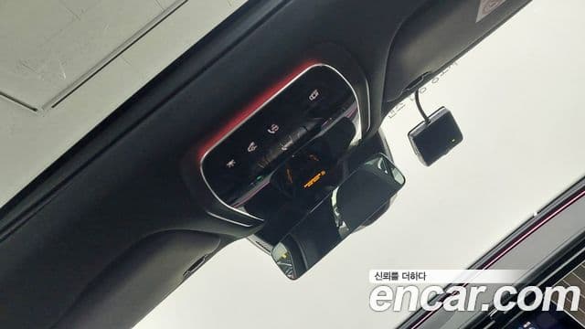 Mercedes-Benz E-Class 2025 — Photo 10/17