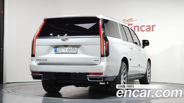 Cadillac Escalade 2023 — фото 2 из 20