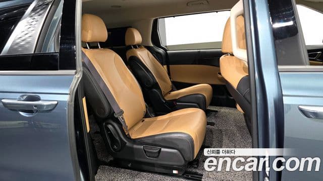 Kia Carnival 2023 — ფოტო 12/20