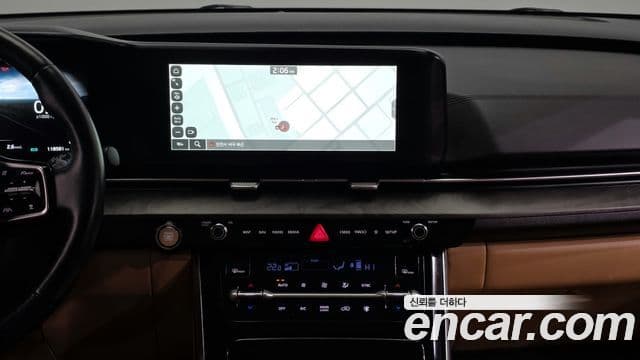 Kia Carnival 2023 — ფოტო 14/20