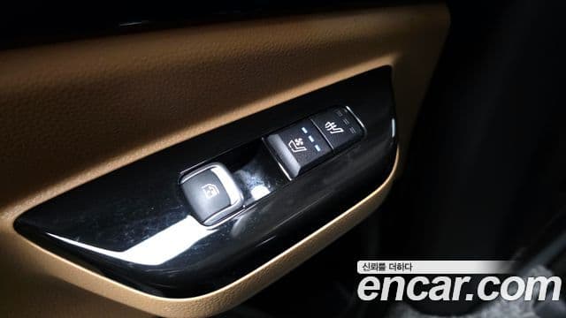 Kia Carnival 2023 — ფოტო 18/20
