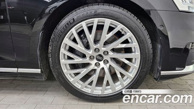 Audi A8 2021 — ფოტო 5/20