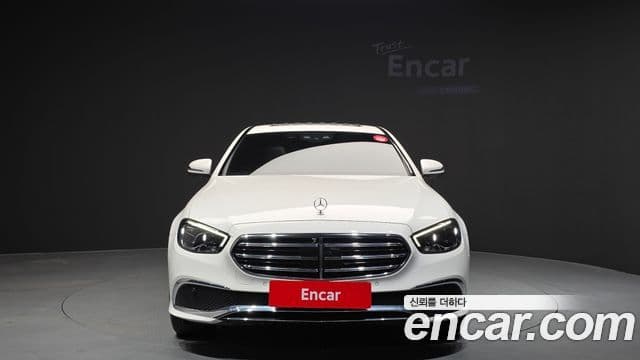 Mercedes-Benz E-Class 2022 — ფოტო 2/20