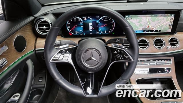 Mercedes-Benz E-Class 2022 — ფოტო 13/20
