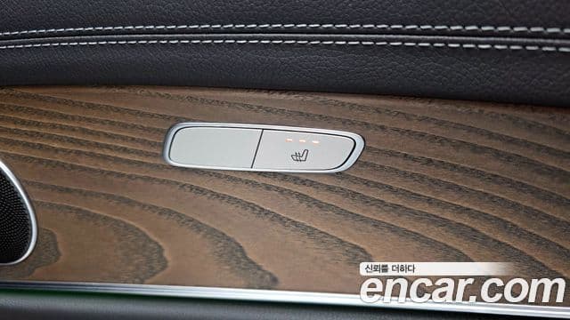 Mercedes-Benz E-Class 2022 — ფოტო 18/20