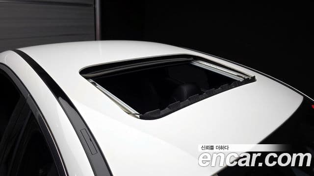 Mercedes-Benz E-Class 2022 — ფოტო 19/20